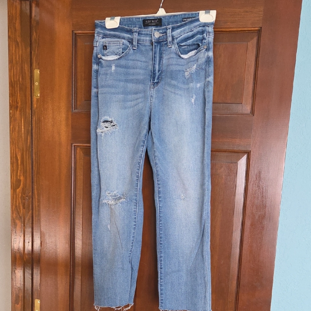 Judy Blue Medium Blue Distressed Cropped Jeans